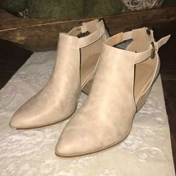 Catherine Malandrino Fimby Pointed Toe