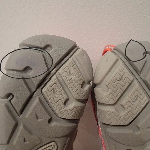 KEEN Kids Pink and Gray Hiking Shoes Sneakers Size 1 NWOB