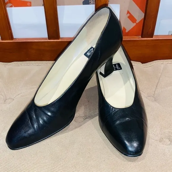 Nine West Black Leather Pumps.