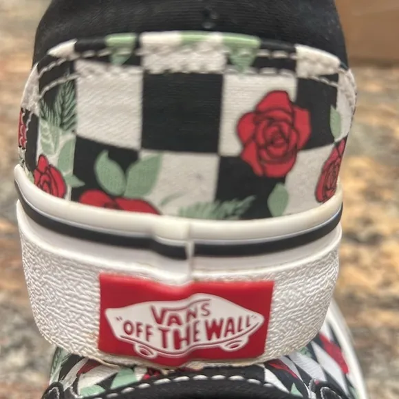 Vans Customs Checkerboard Roses Slip-On Sneakers Red &amp; Black SZ 6.5